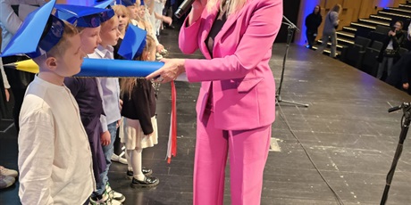 Powiększ grafikę: akt-pasowania-652484.jpg