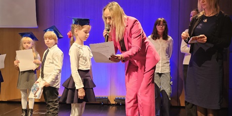 Powiększ grafikę: akt-pasowania-652486.jpg