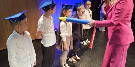 Powiększ grafikę: akt-pasowania-652487.jpg