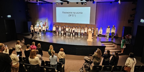 Powiększ grafikę: akt-pasowania-652489.jpg