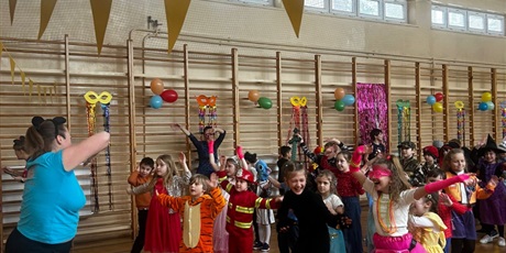 Powiększ grafikę: bal-karnawalowy-676167.jpg