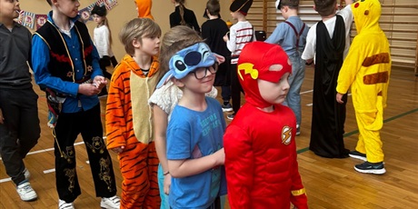 Powiększ grafikę: bal-karnawalowy-676168.jpg