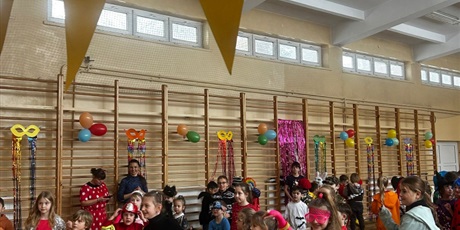 Powiększ grafikę: bal-karnawalowy-676169.jpg