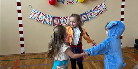 Powiększ grafikę: bal-karnawalowy-676170.jpg