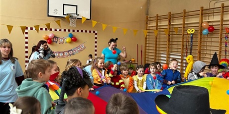 Powiększ grafikę: bal-karnawalowy-676172.jpg