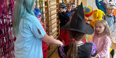 Powiększ grafikę: bal-karnawalowy-676174.jpg