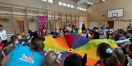 Powiększ grafikę: bal-karnawalowy-676176.jpg