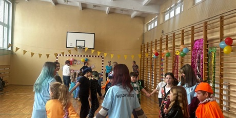 Powiększ grafikę: bal-karnawalowy-676178.jpg