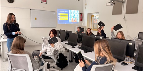 Powiększ grafikę: empowher-676184.jpg