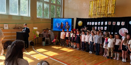 Powiększ grafikę: fotorelacja-z-zakonczenia-roku-klas-0-3-709137.jpg