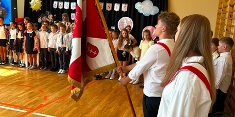 Powiększ grafikę: fotorelacja-z-zakonczenia-roku-klas-0-3-709143.jpg