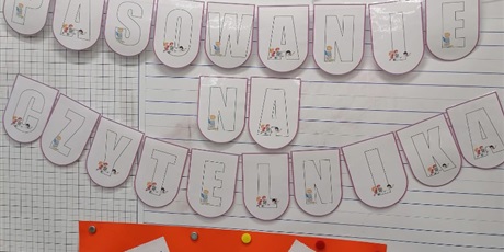 Powiększ grafikę: grono-czytelnikow-670786.jpg