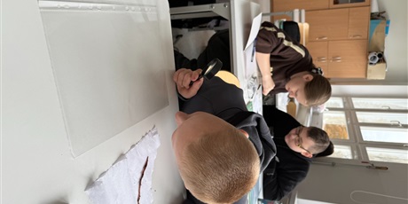 Powiększ grafikę: lekcja-z-zywymi-dzdzownicami-w-roli-glownej-652505.jpg