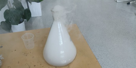 Powiększ grafikę: lekcje-chemii-690051.jpg