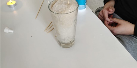 Powiększ grafikę: lekcje-chemii-690052.jpg