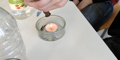 Powiększ grafikę: lekcje-chemii-690053.jpg