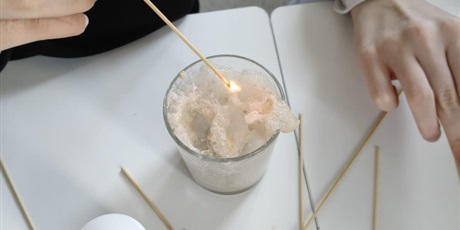 Powiększ grafikę: lekcje-chemii-690055.jpg