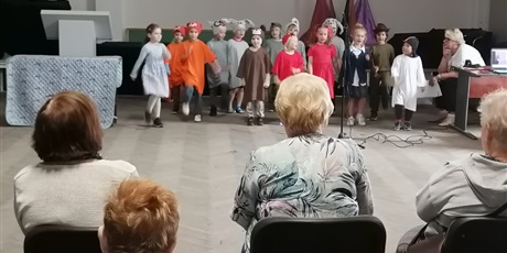 Powiększ grafikę: niespodzianka-dla-seniorow-z-domu-dziennego-pobytu-senior-wigor-705615.jpg