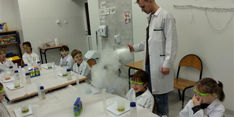 Powiększ grafikę: podroz-do-swiata-nauki-667790.jpg