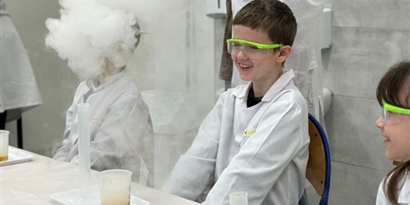 Powiększ grafikę: podroz-do-swiata-nauki-667792.jpg