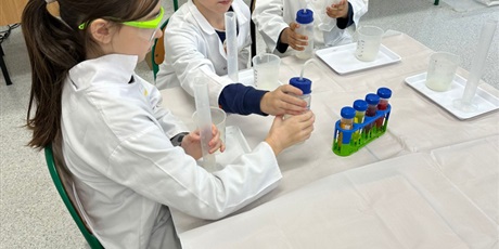 Powiększ grafikę: podroz-do-swiata-nauki-667797.jpg