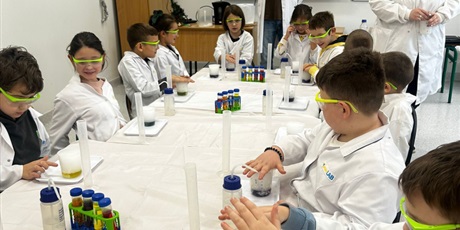 Powiększ grafikę: podroz-do-swiata-nauki-667798.jpg