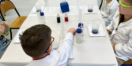 Powiększ grafikę: podroz-do-swiata-nauki-667802.jpg