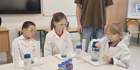 Powiększ grafikę: podroz-do-swiata-nauki-667806.jpg