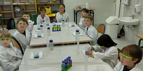 Powiększ grafikę: podroz-do-swiata-nauki-667810.jpg