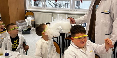 Powiększ grafikę: podroz-do-swiata-nauki-667812.jpg