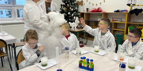 Powiększ grafikę: podroz-do-swiata-nauki-667816.jpg