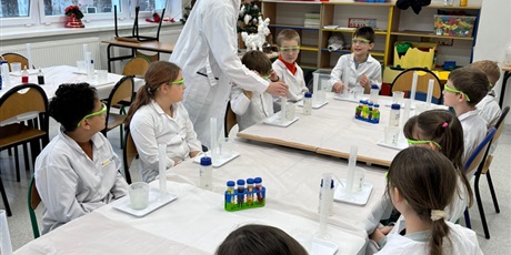 Powiększ grafikę: podroz-do-swiata-nauki-667833.jpg