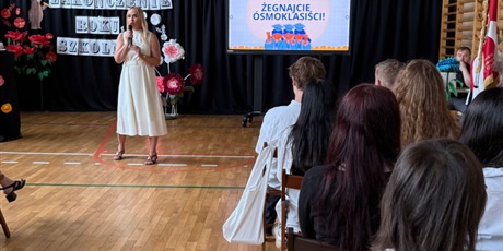 Powiększ grafikę: pozegnanie-klas-osmych-631485.jpg