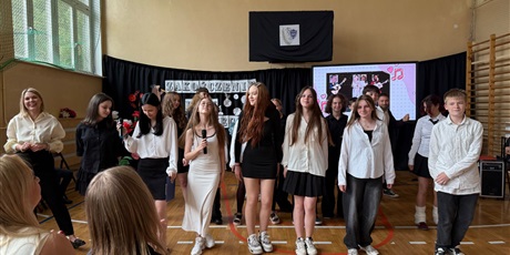 Powiększ grafikę: pozegnanie-klas-osmych-631500.jpg