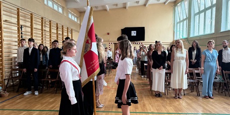 Powiększ grafikę: pozegnanie-klas-osmych-631504.jpg