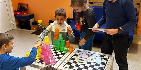 Powiększ grafikę: projekt-z-matematyka-na-dobry-poczatek-662575.jpg