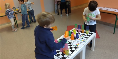 Powiększ grafikę: projekt-z-matematyka-na-dobry-poczatek-662576.jpg