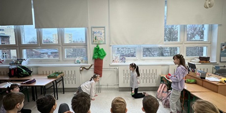 Powiększ grafikę: przedstawienia-wedlug-wlasnych-pomyslow-klasa-druga-610527.jpg
