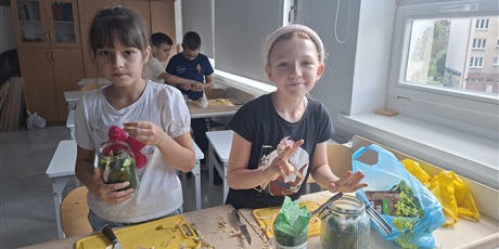 Powiększ grafikę: przetwory-z-sezonowych-owocow-i-warzyw-648253.jpg