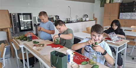 Powiększ grafikę: przetwory-z-sezonowych-owocow-i-warzyw-648261.jpg