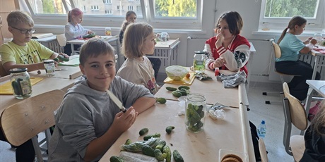 Powiększ grafikę: przetwory-z-sezonowych-owocow-i-warzyw-648263.jpg