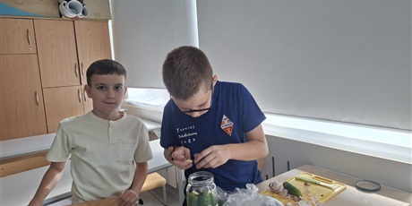 Powiększ grafikę: przetwory-z-sezonowych-owocow-i-warzyw-648266.jpg