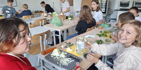 Powiększ grafikę: przetwory-z-sezonowych-owocow-i-warzyw-648268.jpg