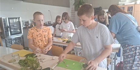 Powiększ grafikę: przetwory-z-sezonowych-owocow-i-warzyw-648269.jpg