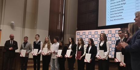 Powiększ grafikę: uczennica-naszej-szkoly-zdobyla-tytul-laureatki-wojewodzkiego-konkursu-jezyka-polskiego-612158.jpg