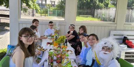 Powiększ grafikę: uczta-klasy-5a-705592.jpg