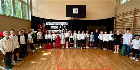Powiększ grafikę: uroczyste-zakonczenie-roku-szkolnego-klas-0-3-631534.jpg