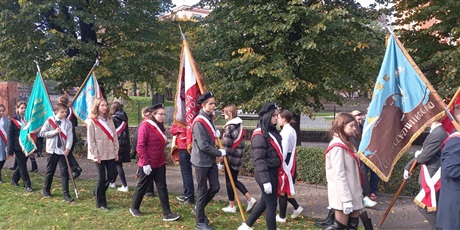 Powiększ grafikę: uroczystosc-przy-plycie-upamietniajacej-nauczycieli-pomordowanych-w-czasie-ii-wojny-swiatowej-381968.jpg