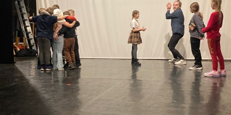 Powiększ grafikę: warsztaty-ogolnorozwojowe-w-teatrze-miniatura-656501.jpg