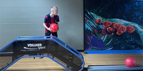 Powiększ grafikę: wyjscie-na-kregle-656504.jpg